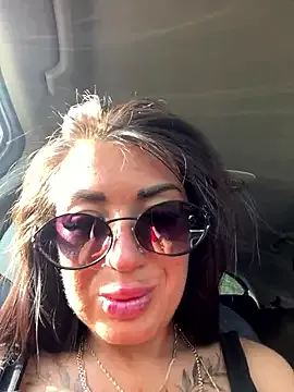 Angel_xxx_Devil Image 2