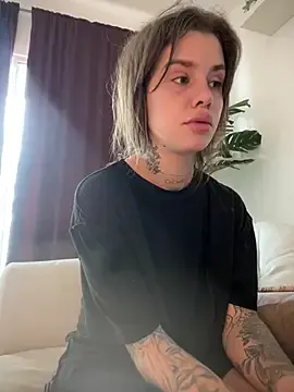 EmiliaCatalina Image 16