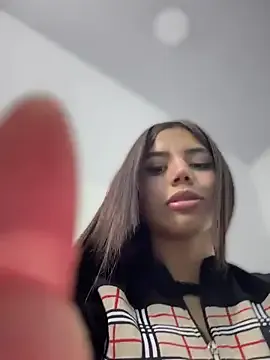 Laura-Khalifa Image 17