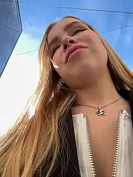 Liza_risky Image 3