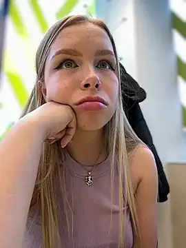 Liza_risky Image 8