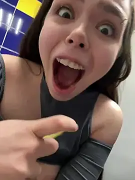 pantyless Image 4