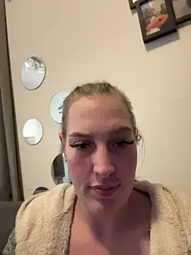 xqueenkinky Image 3